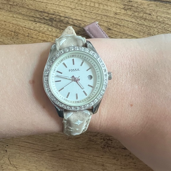 FOSSIL Women’s Interchangeable Watch- Stainless Steel Face with 2 Bands - Picture 7 of 8